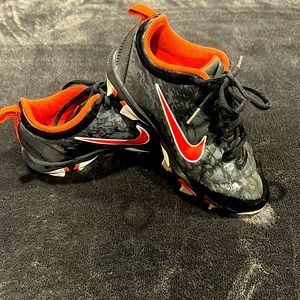 Nike Baseball/Football Cleats. Boys 4.5Y